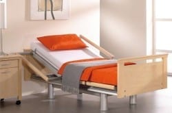 Zorgbed Völker model 3082 uitgevoerd in design FS