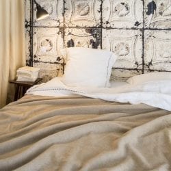 deken-Cachemire-in-de-slaapkamer