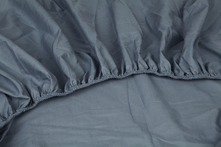 kayori_-_hoeslaken_-_perkal_-_donkerblauw_-_detail_2.jpg